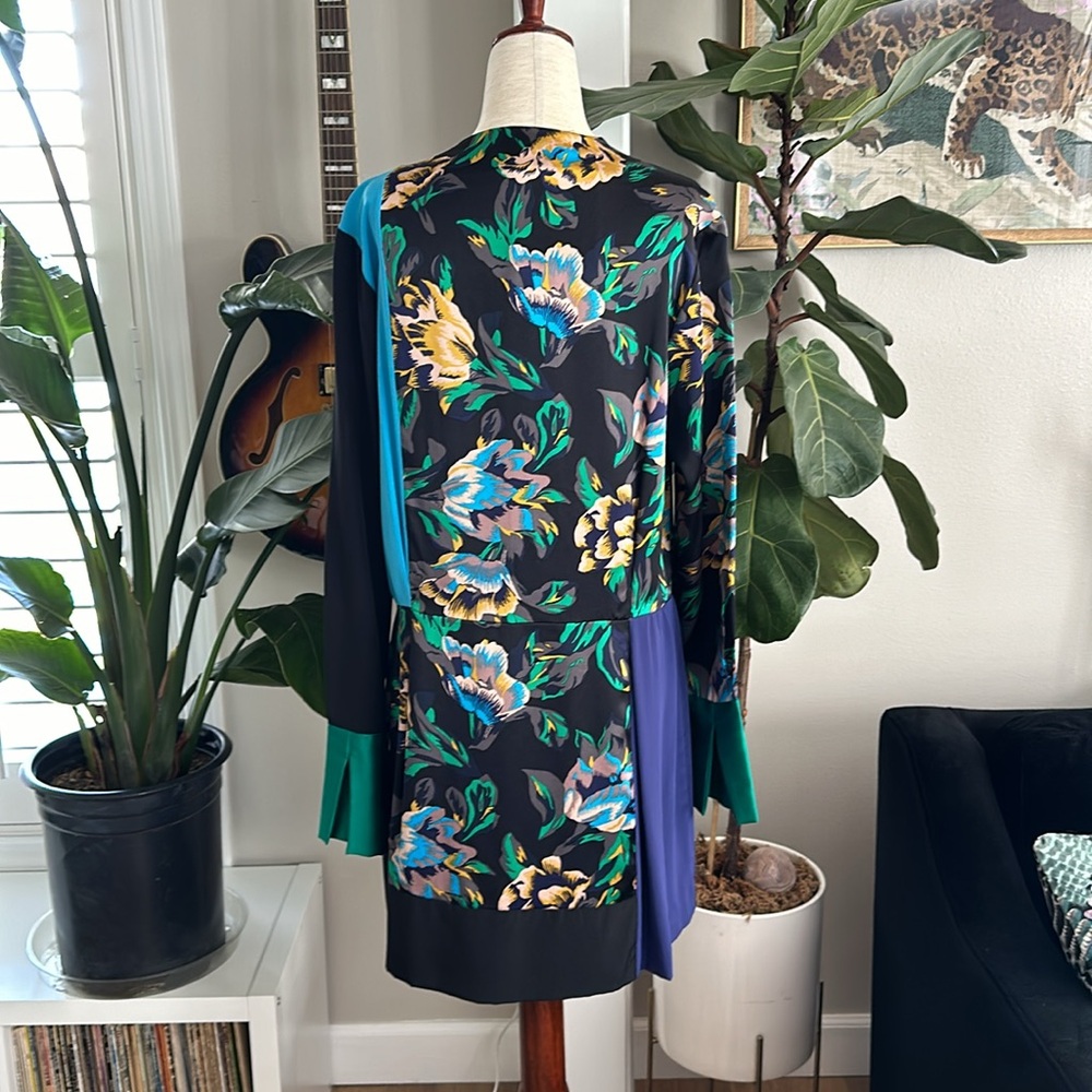 Diane Von Furstenberg Long Sleeve Crossover Dress - Picture 2 of 16